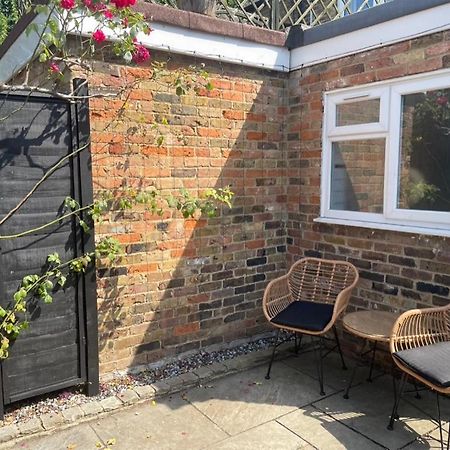 2 Bedroom House In Central Windsor - The Town Exterior photo